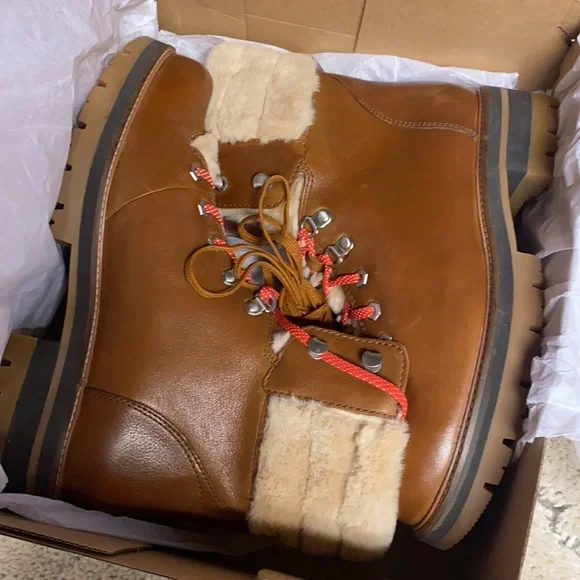 CLARKS - Orianna Hiker - Picture 7 of 12